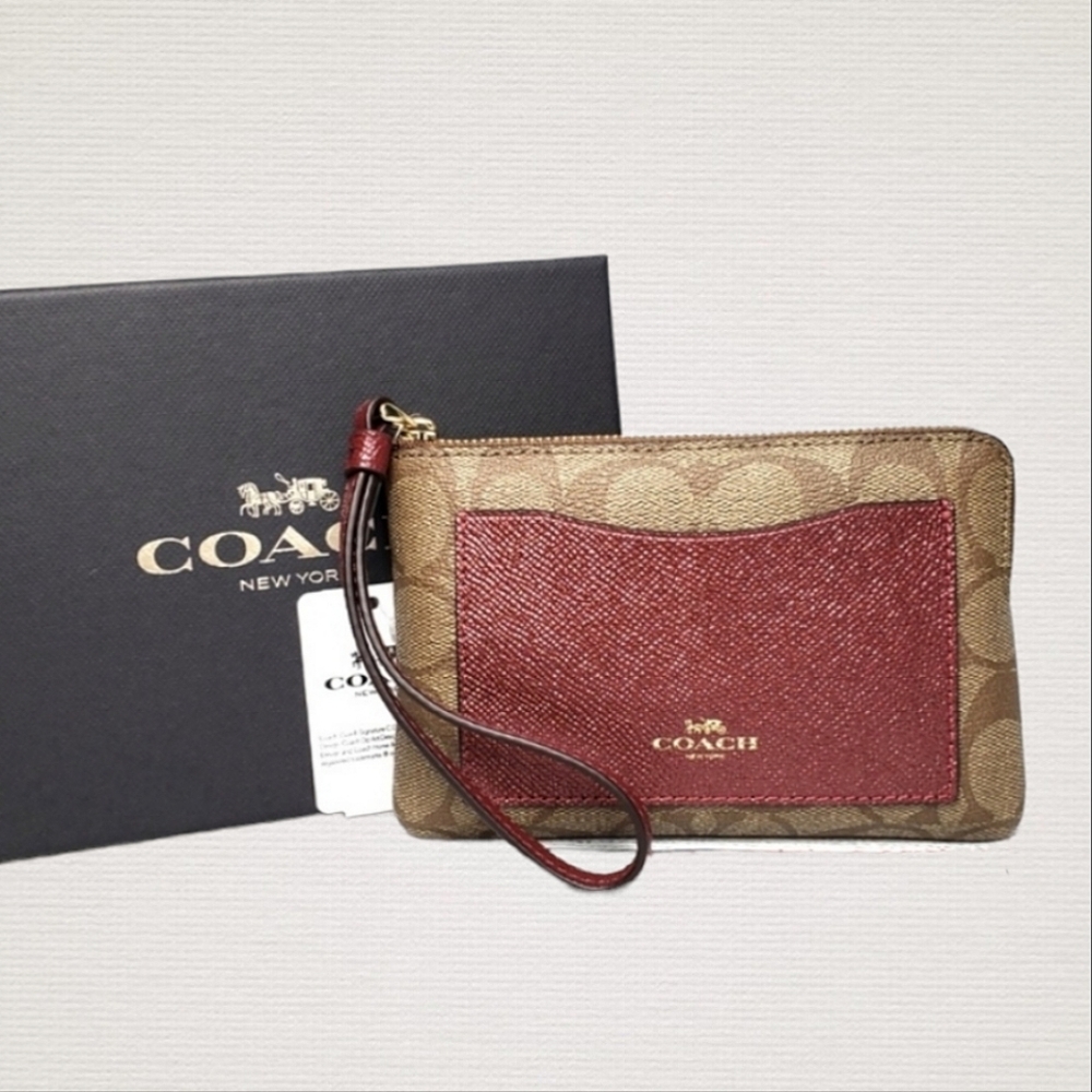 Coach Boxed Crossgrain Leather Wristlet - Picture 2 of 8